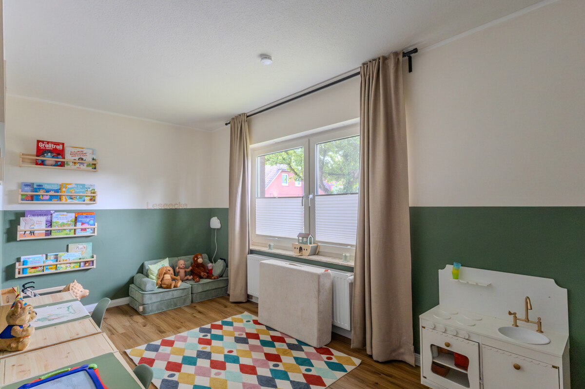Kinderzimmer/Schlafen II EG