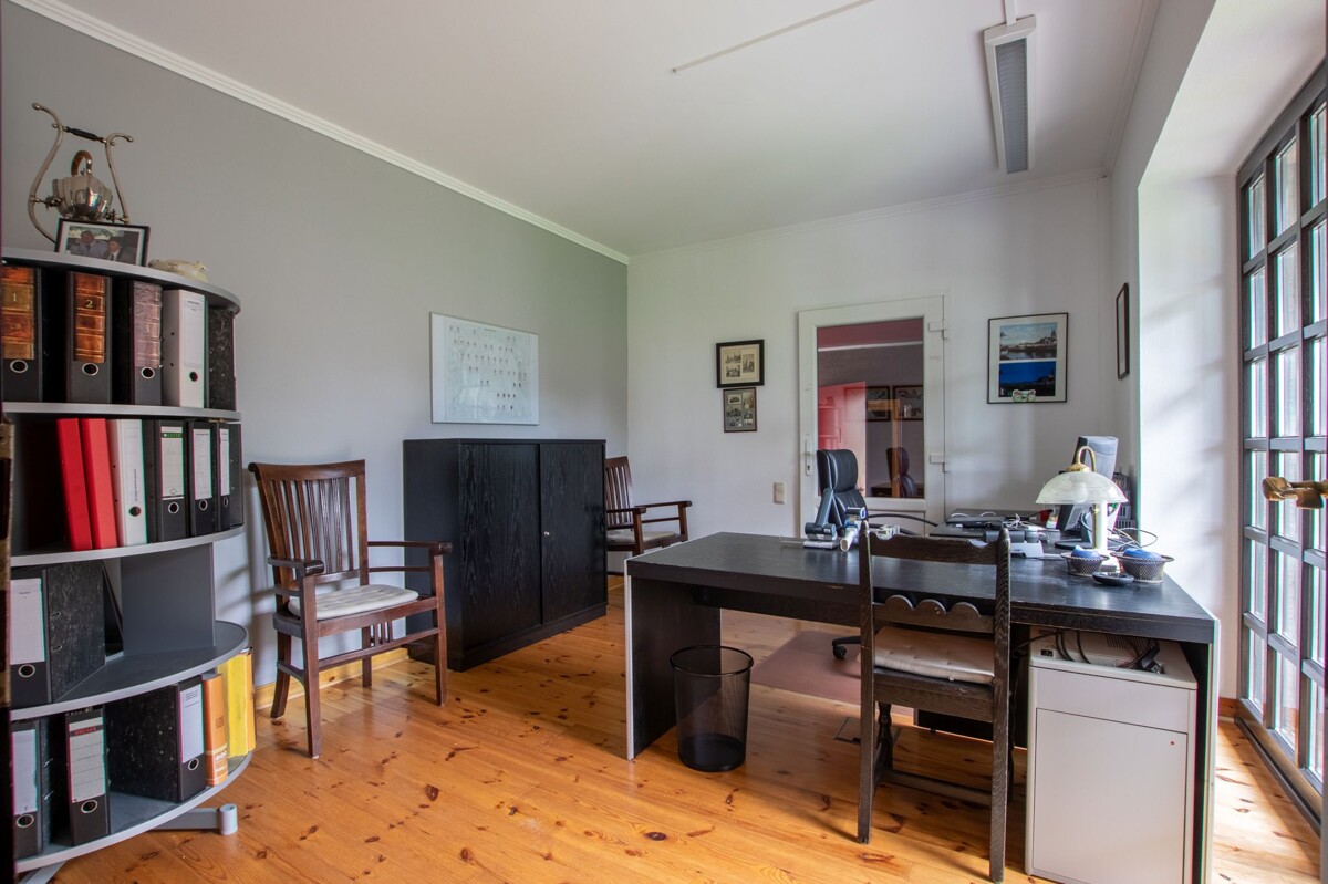 Büro EG