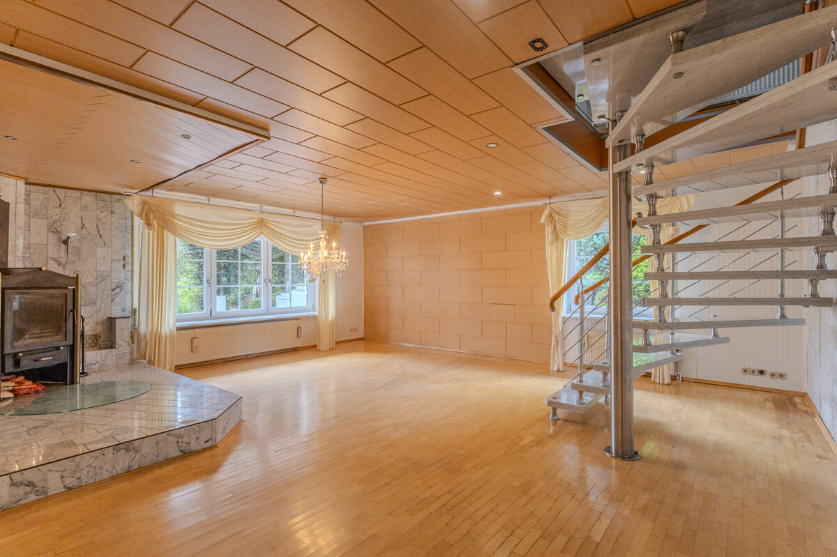 Wohnzimmer mit Kamin