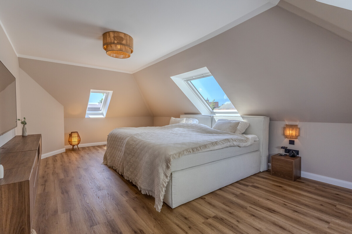 Elternschlafzimmer mit Ankleide OG ( Wohn-Essbereich bei Aufteilung in 2 WE )